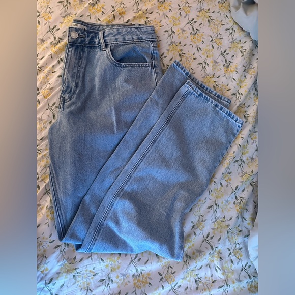 Stradivarius Straight Fit Jeans - Picture 2 of 7